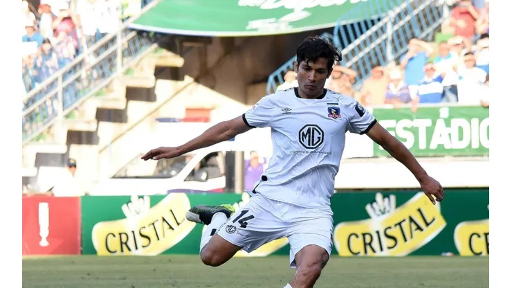 Matías con la camiseta de Colo Colo, 13 años después