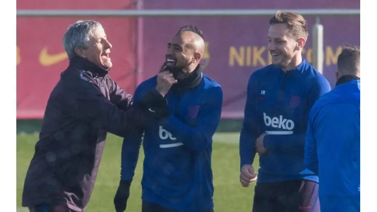 Vidal y Setién distendidos en la práctica