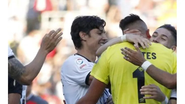 El 14 disfruta cada comento con el Cacique.