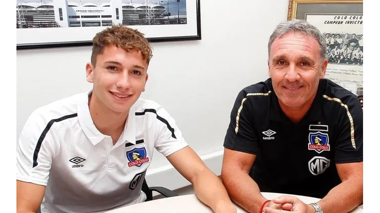 Luciano Arriagada firma su primer contrato profesional con el club