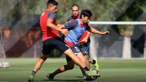Matías enfrentando a sus marcadores en la práctica