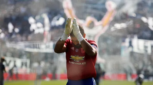 El portero vio el último superclásico desde la banca.