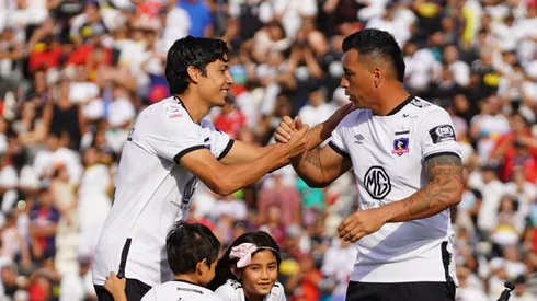 Matías y Paredes con la camiseta de Colo Colo. Una imagen para la eternidad