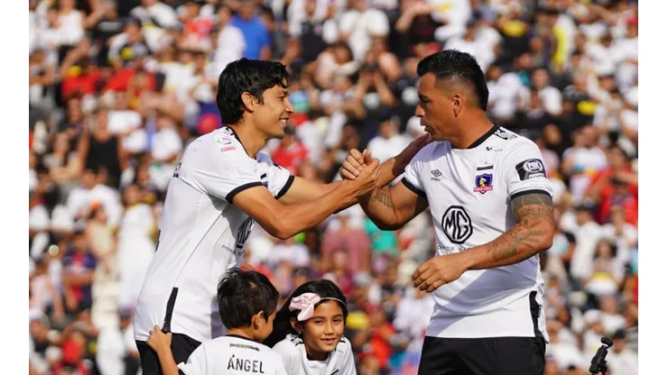 Matías y Paredes con la camiseta de Colo Colo. Una imagen para la eternidad