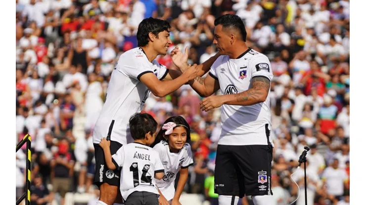 Matías Fernández junto a Esteban Paredes en la Noche Alba en el Estadio Monumental.