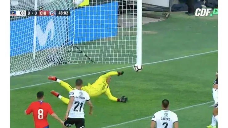 Miguel Pinto se luce con atajada