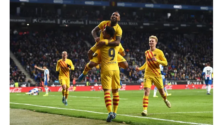Arturo Vidal ingresa y es clave para el Barcelona