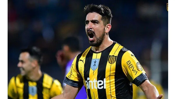 Desde Uruguay le tiran flores a Lucas Viatri