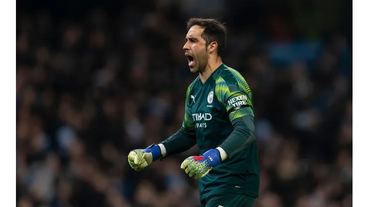 Claudio Bravo titular en Manchester City vs Everton