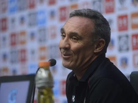 Espina se saca el traje de viejito pascuero y bromea: "No tengo ningún regalo especial"