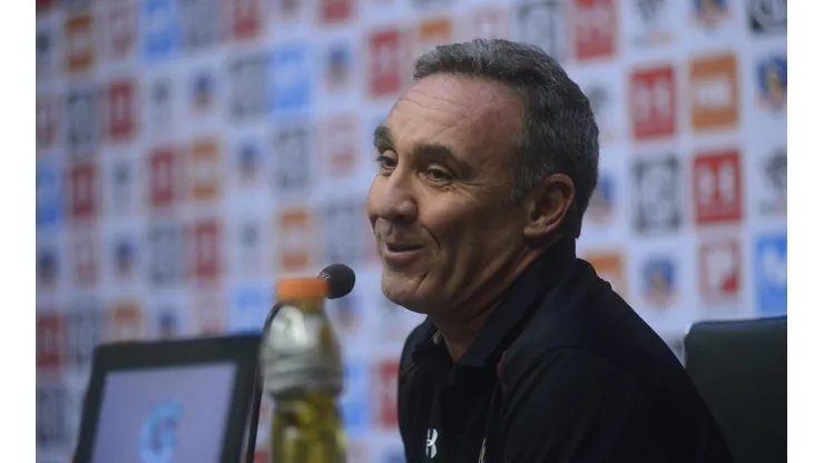 Marcelo Espina anda de buen humor con el tema refuerzos