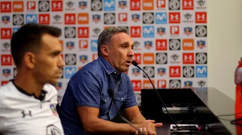 Marcelo Espina busca cerrar al centrodelantero de Colo Colo