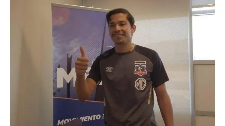 Matías Fernández viste la ropa de entrenamiento del Cacique