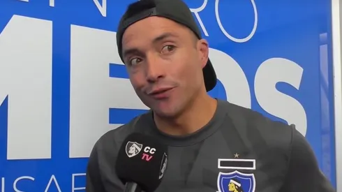 Pinto con la camiseta de Colo Colo