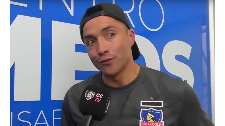 Pinto con la camiseta de Colo Colo