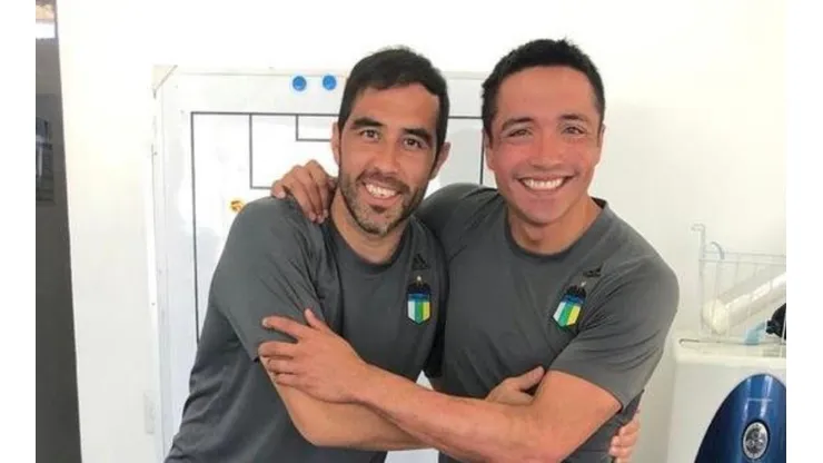 Claudio Bravo le manda buenas vibras a Miguel Pinto