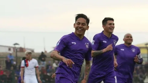 Zederick celebrando un gol junto a Suazo
