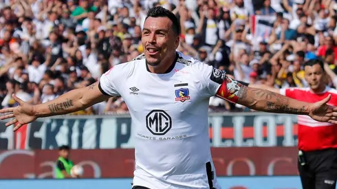 Esteban Paredes seguirá en Colo Colo por una temporada más