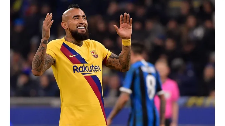 Arturo Vidal recibe duras criticas y elogios de la prensa catalana