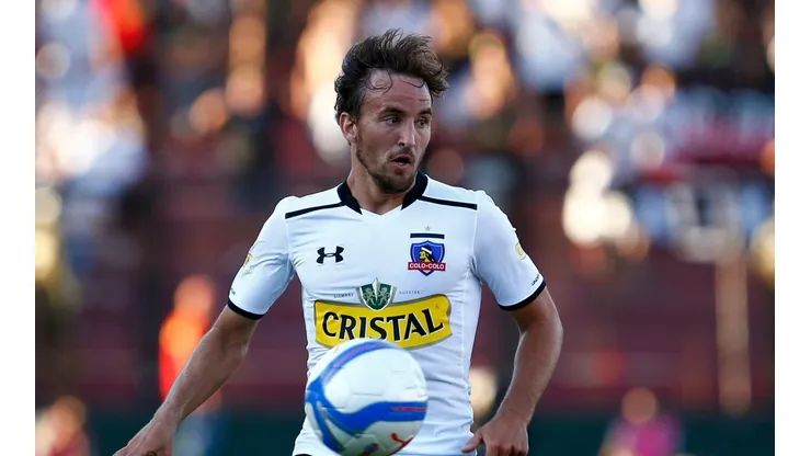 Fuenzalida con la camiseta de Colo Colo