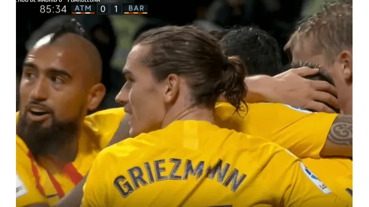 Arturo Vidal participa del triunfo del Barcelona