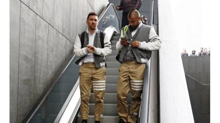 Arturo Vidal llega muy elegante a Madrid
