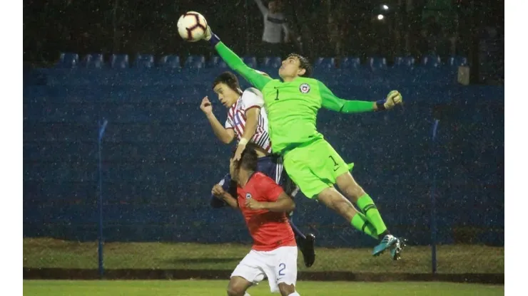 Chile deja escapar la victoria ante Paraguay y queda eliminado del sudamericano