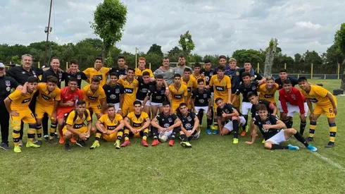 La sub 17 junto a los jugadores de Rosario Central