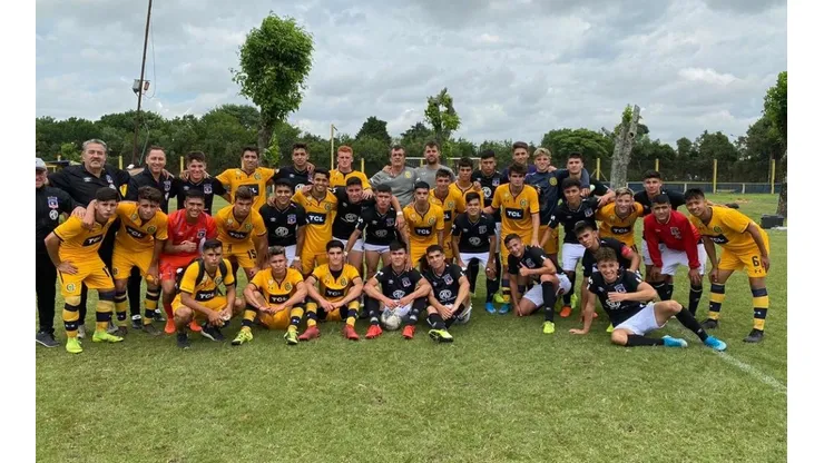 La sub 17 junto a los jugadores de Rosario Central