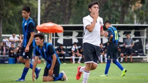 Bastian Silva celebrando como el Pájaro Valdés.