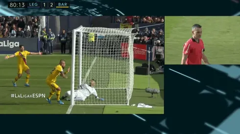 Arturo Vidal aparece en posición de delantero