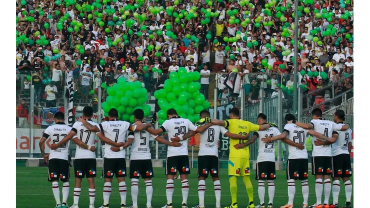 Los jugadores preparan un minuto de silencio