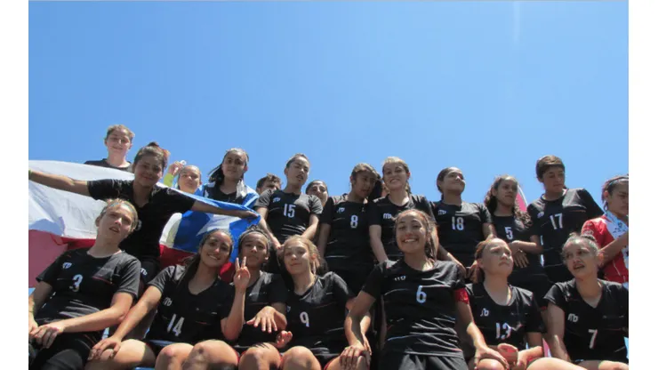 Las albas campeonas en Argentina.