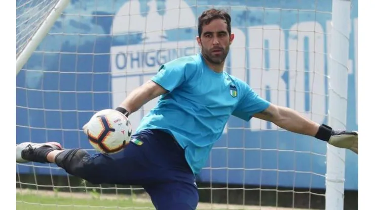 Claudio Bravo sorprende y aparece entrenando en O'Higgins
