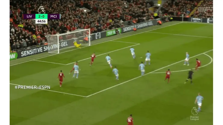 Claudio Bravo evita el 3-0 del Liverpool