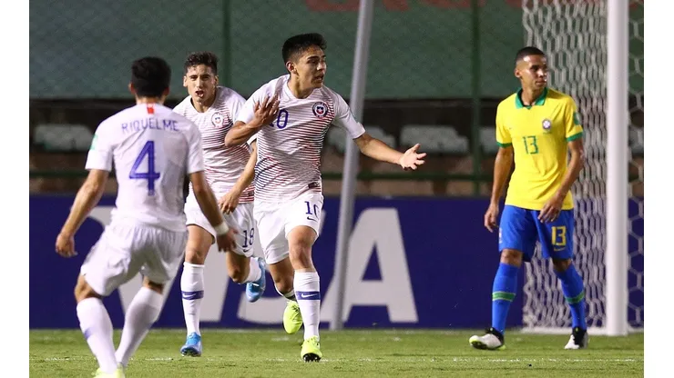 Chile celebrando uno de los goles de Joan Cruz
