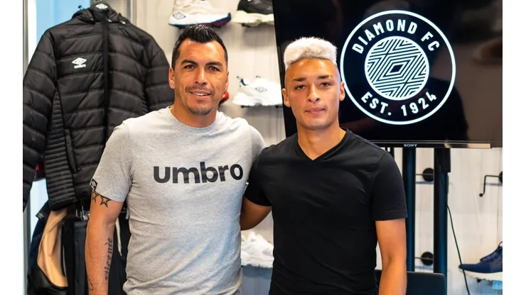 Junto a Esteban Paredes, el joven oven futbolista amateur Matías Tobar se convierte en el nuevo rostro de Umbro en Chile.