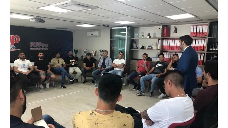 Esteban Paredes y Jorge Valdivia acuden a reunión del Sifup