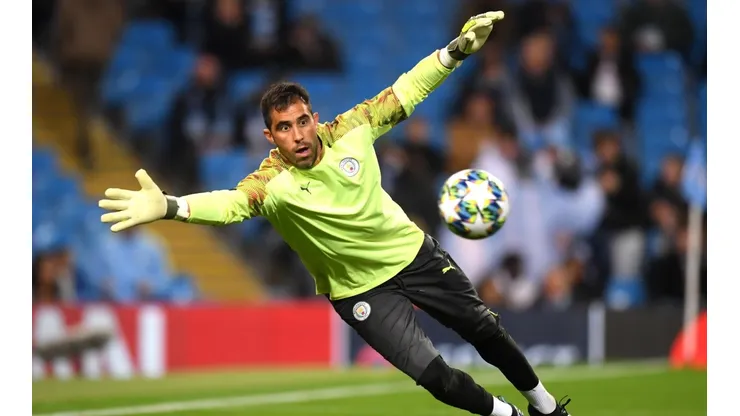 Claudio Bravo titular en Inglaterra