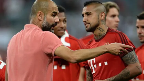 Arturo Vidal junto a Pep Guardiola