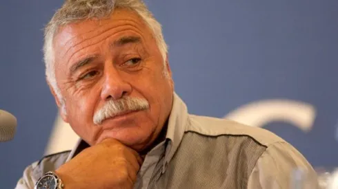 Carlos Caszely en una conferencia.