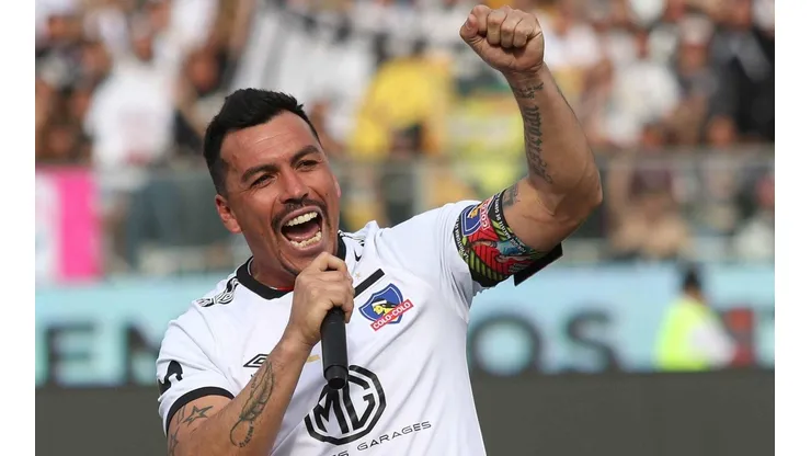 Esteban Paredes llama todos a la calle