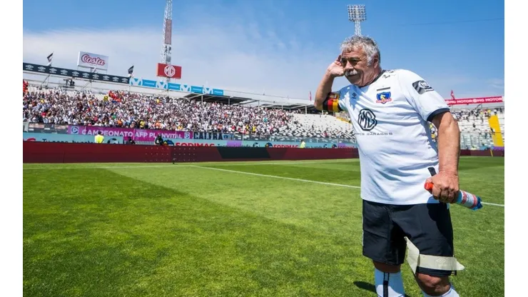 Carlos Caszely en el estadio Monumental