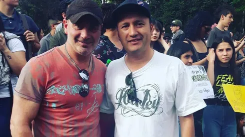 Marcelo Barticciotto junto al pueblo