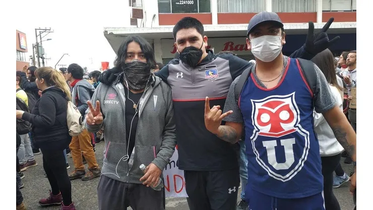 Hinchas juntos en una manifestación