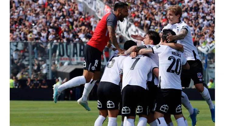 El Cacique celebra en el Monumental.
