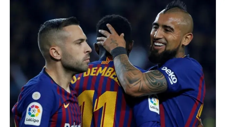 Dembelé junto a Vidal
