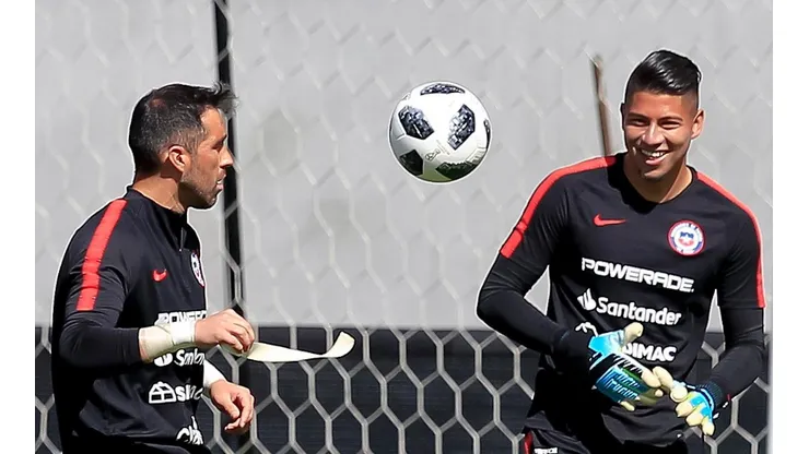 Claudio Bravo aconseja constantemente a Brayan Cortés