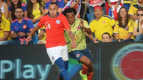 Orellana enfrentando a Juan Guillermo Cuadrado