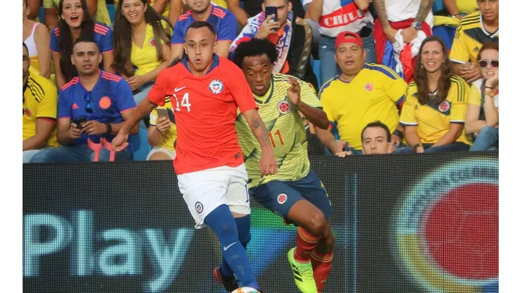 Orellana enfrentando a Juan Guillermo Cuadrado